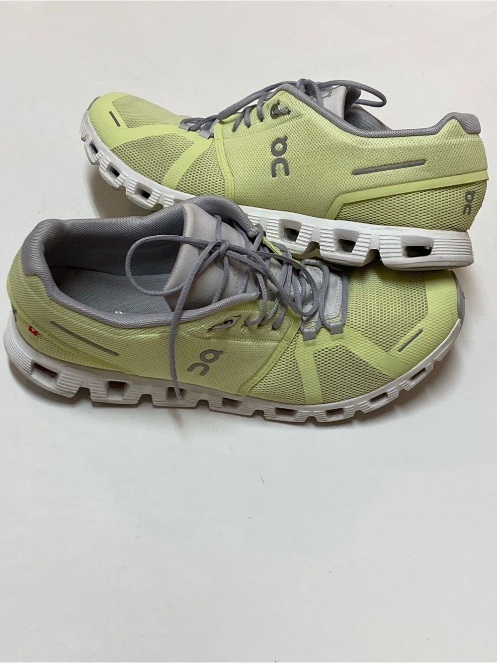On Running Men’s Pale Gray and Neon Lime Mesh Sneakers Sz USM12 UK11.5 EU47 JP30
